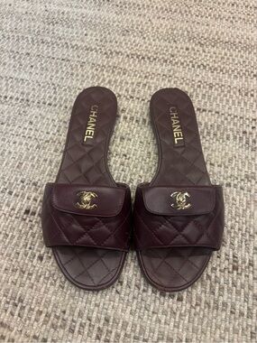 CHANEL Flats